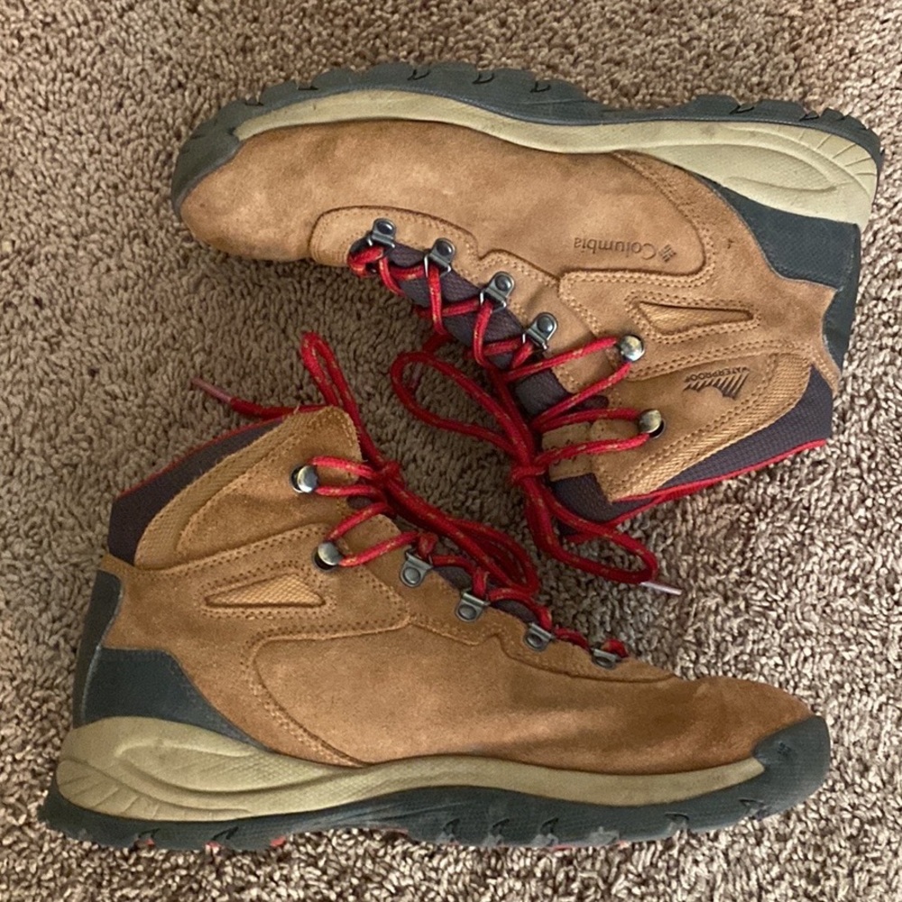 Columbia Newton Ridge Plus women’s hiking boots